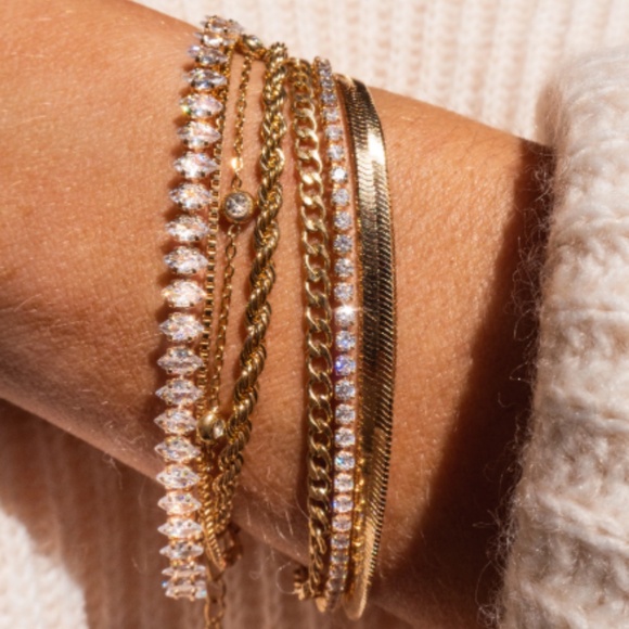 Markie Necklace - Picture 2 of 3